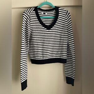 American Eagle Outfitters Black and White V-Neck Sweater